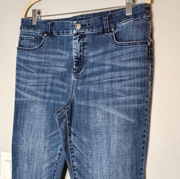 Chico's SO SLIMMING Girlfriend Slim Leg Ankle Jeans. Size 10P - Picture 7 of 16